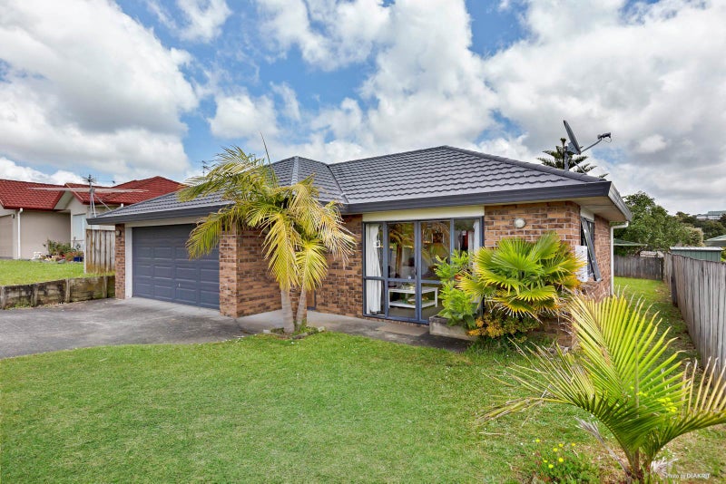 19 Arlose Place, Westgate, Auckland - Carousel 1