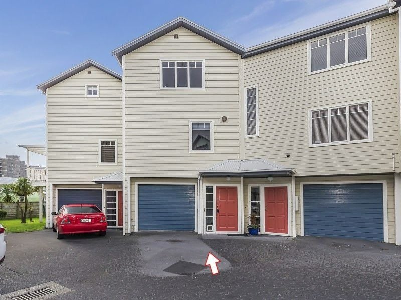 4/10 Colombo Street, Newtown, Wellington - Carousel 1
