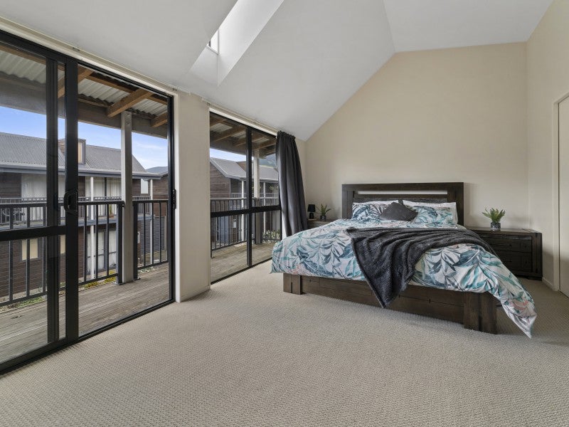 8 Rochdale Way, Stoke, Nelson - Carousel 1