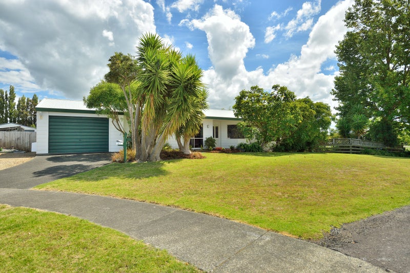 14 Ruth Street, Riverdale, Gisborne - Carousel 1