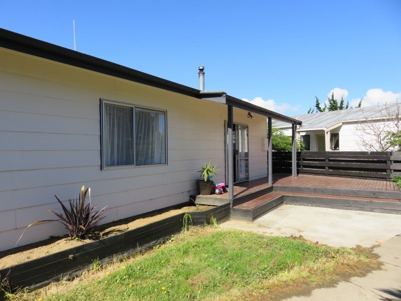 19B Hilton Grove, Kelvin Grove, Palmerston North - Carousel 1
