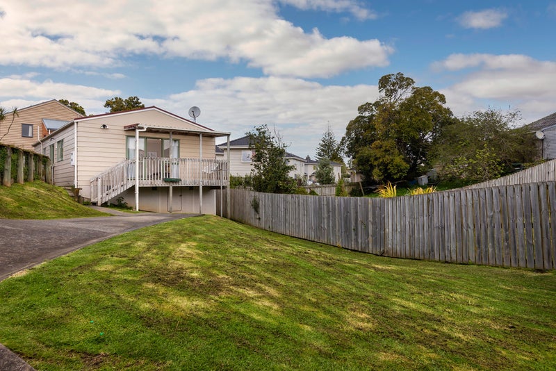 1/12 Kelkirk Street, Kelston, Auckland - Carousel 1