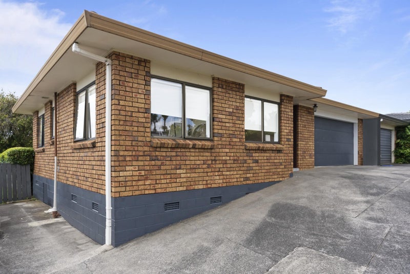 1/14 Prince Regent Drive, Half Moon Bay, Auckland - Carousel 1