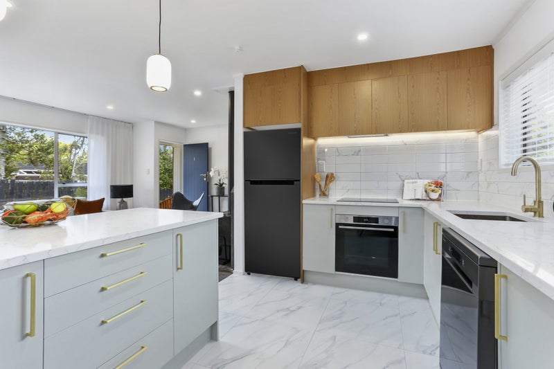 1/20 Flavia Close, Torbay, Auckland - Carousel 2