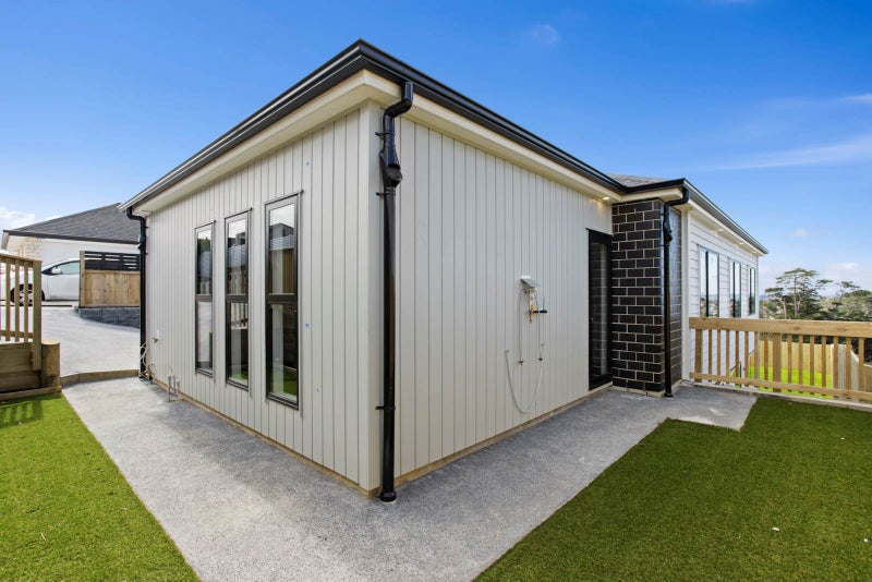 85B Lake Panorama Drive, Henderson Valley, Auckland - Carousel 2