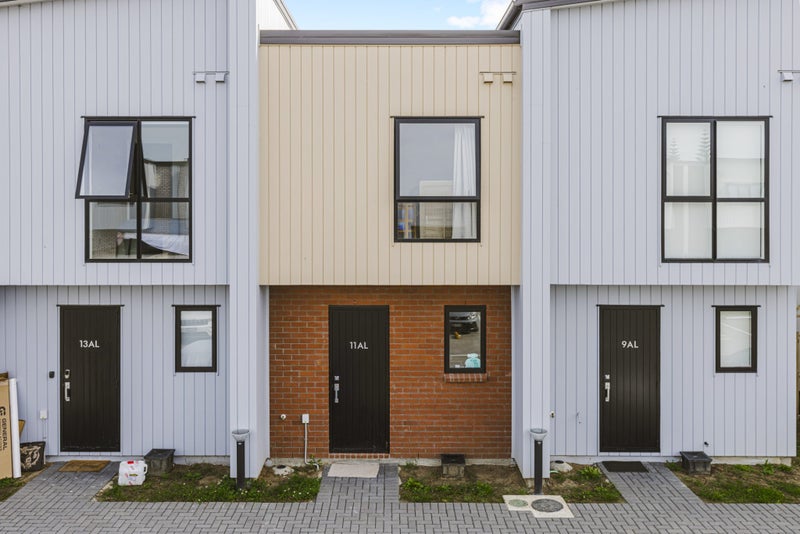 11 Aumarire Lane, Favona, Auckland - Carousel 1