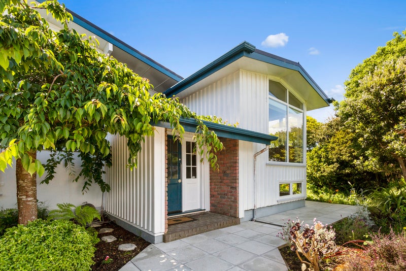 15 Cherry Blossom Grove, Maungaraki, Lower Hutt - Carousel 2