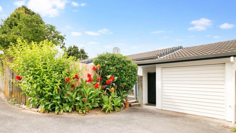 2/7 Clinker Street, Mount Roskill, Auckland - Carousel 1