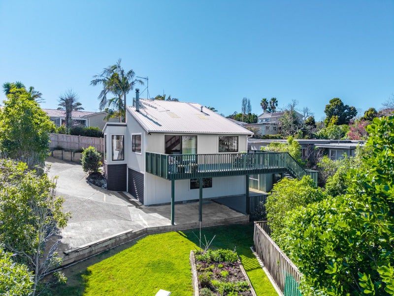 10 Oliver Twist Avenue, Mellons Bay, Auckland - Carousel 1