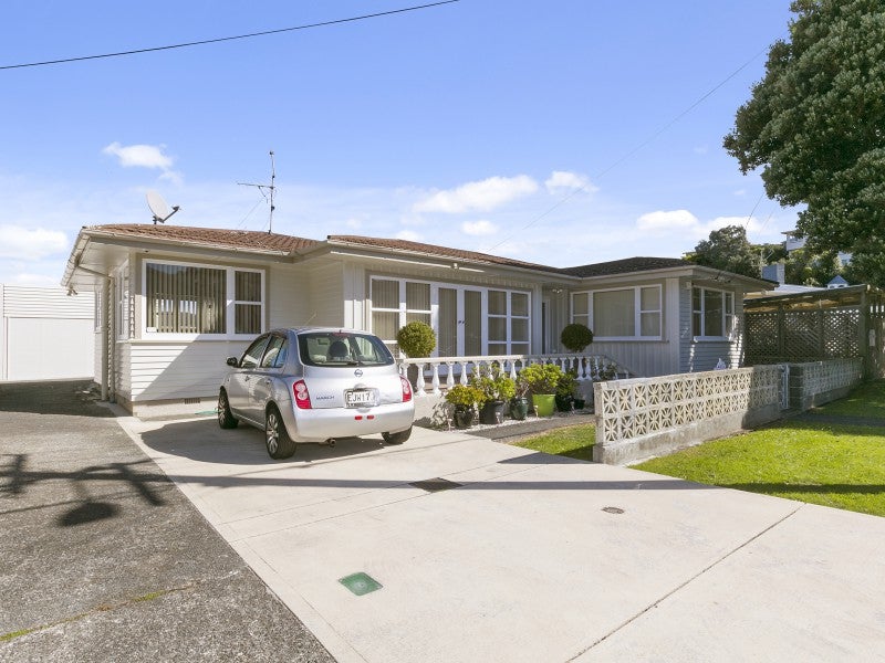 24 Camperdown Road, Miramar, Wellington - Carousel 14