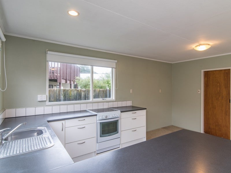 10 Rainbow Court, Raumati South, Paraparaumu - Carousel 2