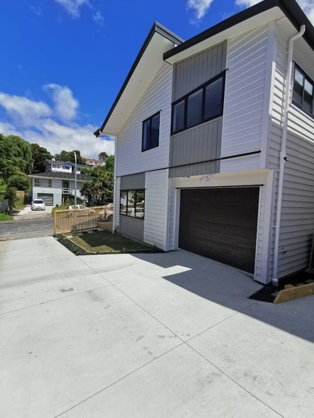 11A Regency Place, Sunnynook, Auckland - Carousel 2