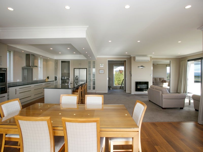 4 Waianiwa Dell, Wharewaka, Taupo - Carousel 1