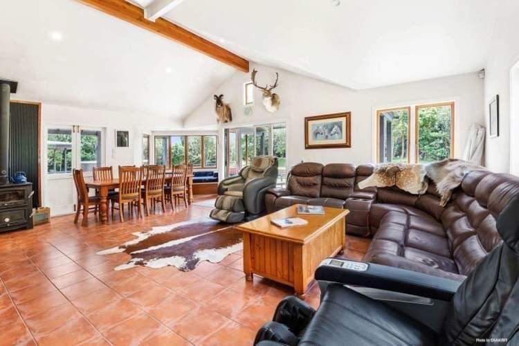 4 Sherwood Drive, Pukekohe - Carousel 1