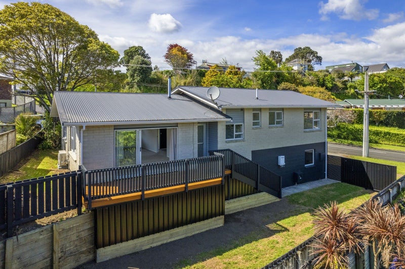 1 Ruskin Place, Westown, New Plymouth - Carousel 1