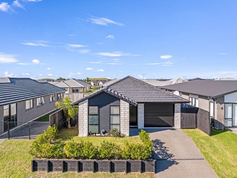8 Wawai Drive, Papamoa Beach, Papamoa - Carousel 1