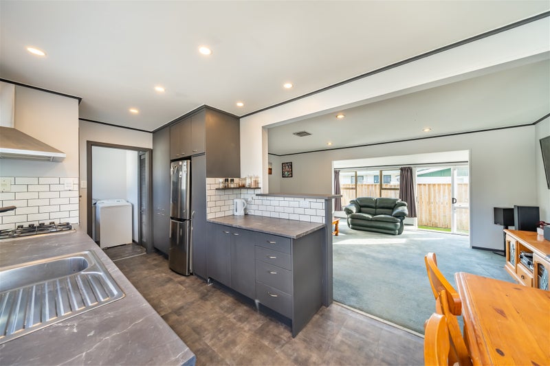 27 Mountbatten Grove, Clouston Park, Upper Hutt - Carousel 2