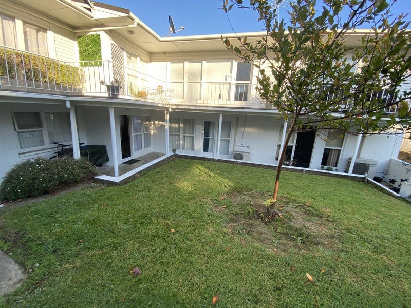 2/111 Patteson Avenue, Mission Bay, Auckland - Carousel 16