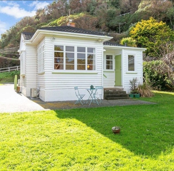 16 Athens Street, Miramar, Wellington - Carousel 2