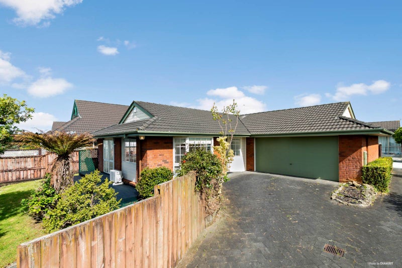 1/27 Crescent Hills Court, Northpark, Auckland - Carousel 1