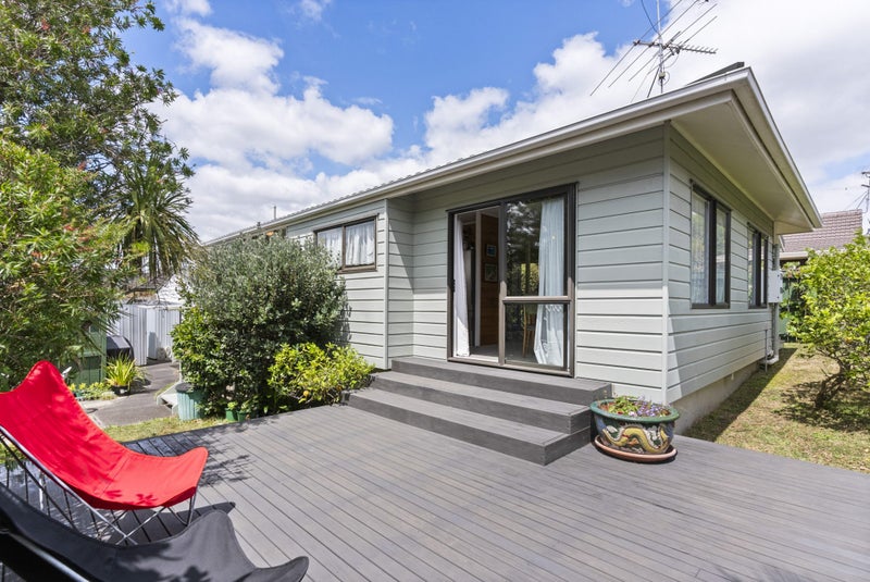 1/23 Booralee Avenue, Botany Downs, Auckland - Carousel 2