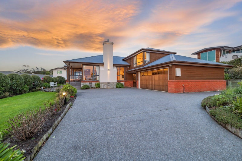43 Cannon Hill Crescent, Mount Pleasant, Christchurch - Carousel 1