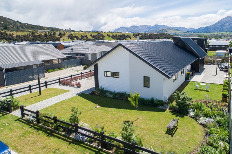 10 Mallard ST, Albert Town, WANAKA - Carousel 2