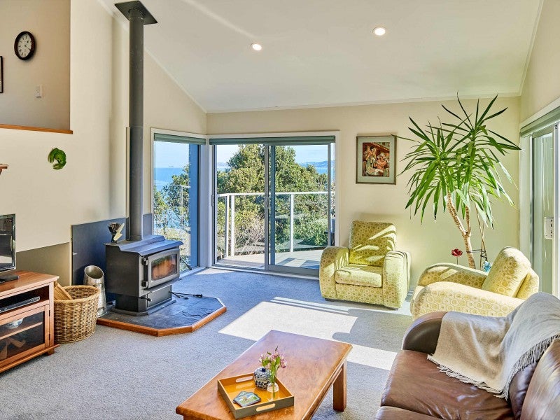 125B Marine Drive, Sorrento Bay, Lower Hutt - Carousel 2