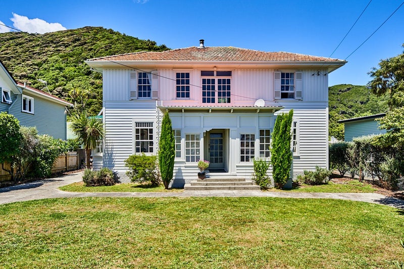 83 Oroua Street, Eastbourne, Lower Hutt - Carousel 1