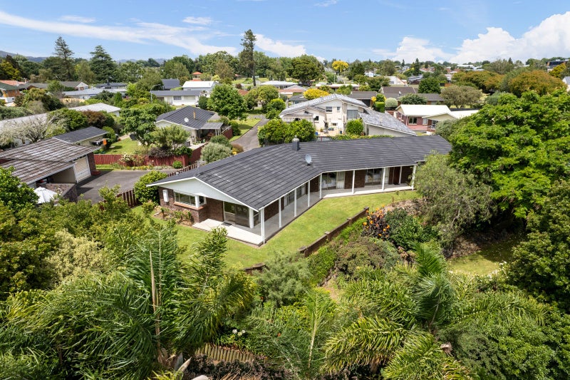 3 Woodstock Crescent, Leamington, Cambridge - Carousel 1