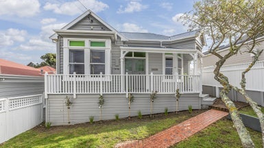 84 Overtoun Terrace, Hataitai, Wellington - Carousel 1