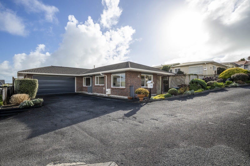 4/3 Sandel Rise, Merrilands, New Plymouth - Carousel 1