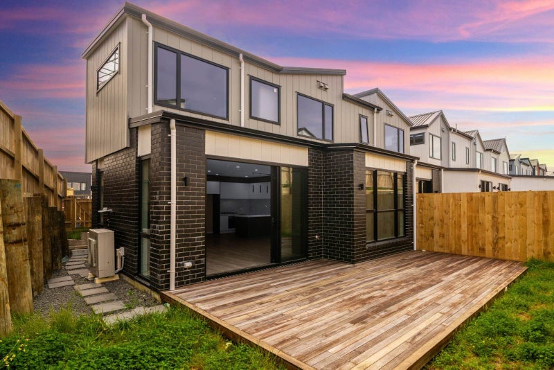 32B Hearth Street, Flat Bush, Auckland - Carousel 1