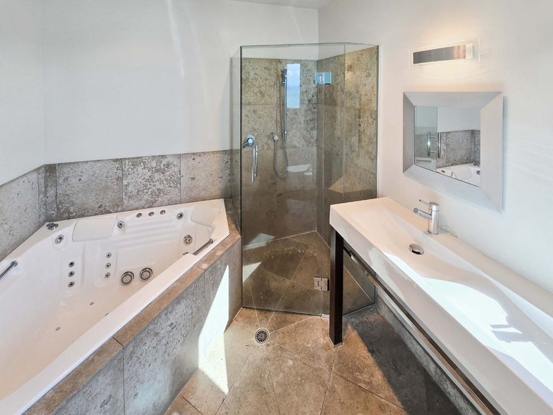 1A The Crescent, Roseneath, Wellington - Carousel 17