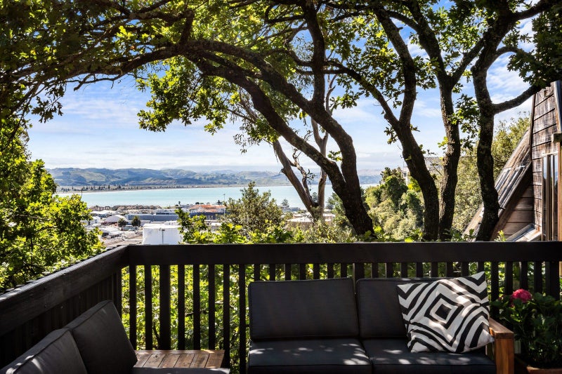 35 Burns Road, Hospital Hill, Napier - Carousel 28