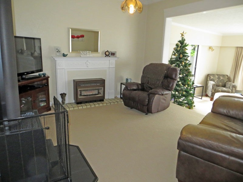 3 Wood Street, Takaro, Palmerston North - Carousel 2