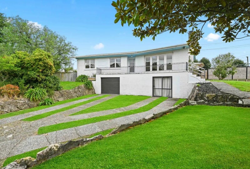 16 Te Anau Place, Glenview, Hamilton - Carousel 1