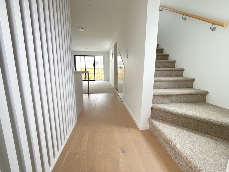 17/10 Pascoe Avenue, Paremata, Porirua - Carousel 1