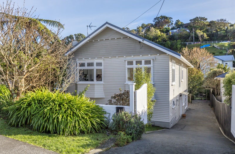8 Friend Street, Karori, Wellington - Carousel 1