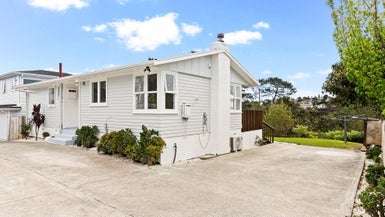 10 Maybelle Place, Kelston, Auckland - Carousel 1