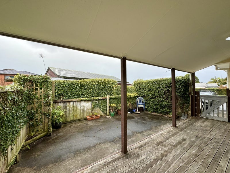 19 Edgewater Drive, Pakuranga, Auckland - Carousel 2