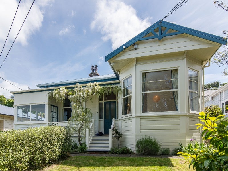 66 Queens Drive, Lyall Bay, Wellington - Carousel 1