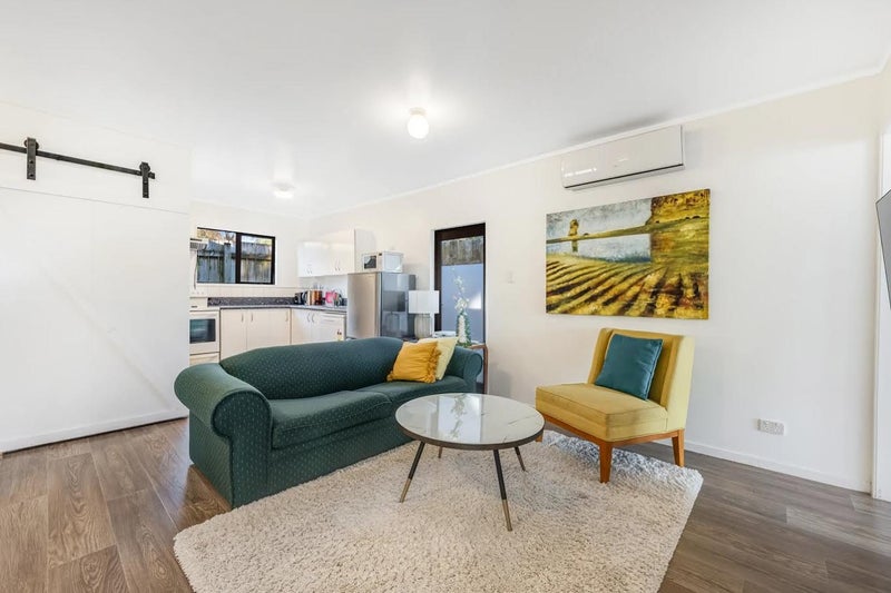 12 Sandrine Avenue, Clover Park, Auckland - Carousel 2