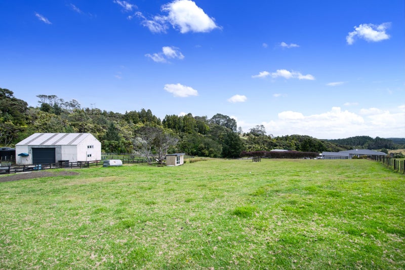 12 Mildon Road, Waitākere, Auckland - Carousel 2