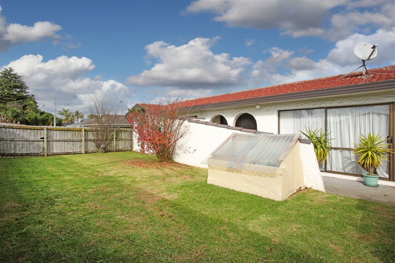 1/110 Beach Road, Pahurehure, Papakura - Carousel 2