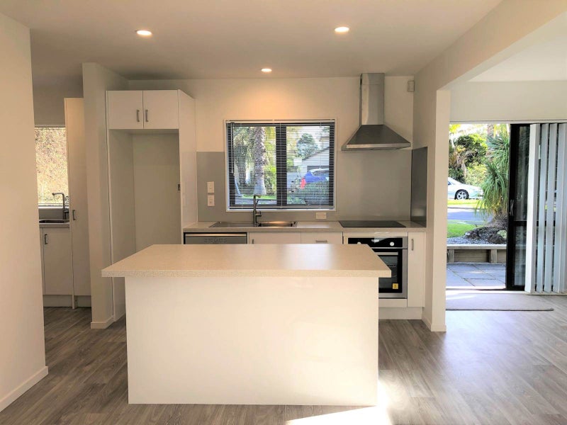 7 Monkton Close, Greenhithe, Auckland - Carousel 2