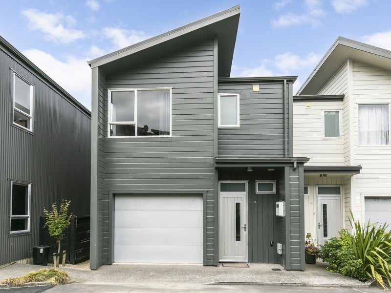 12/3 Severn Street, Island Bay, Wellington - Carousel 1