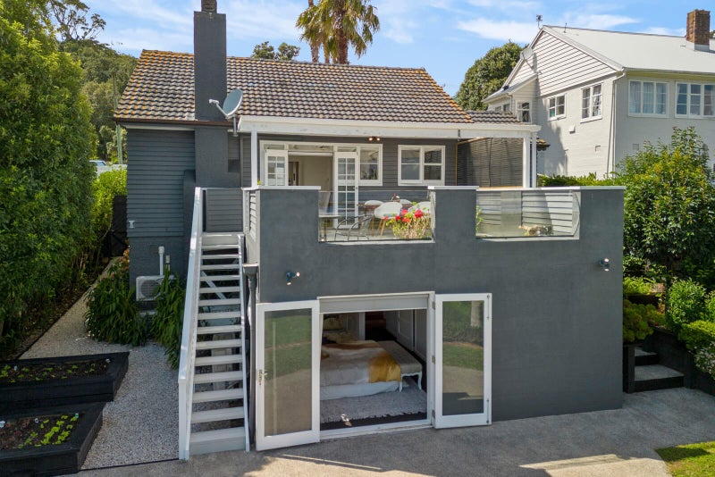 42 Parau Street, Three Kings, Auckland - Carousel 2