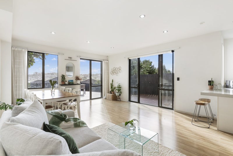 15/22 Northcross Drive, Oteha, Auckland - Carousel 1