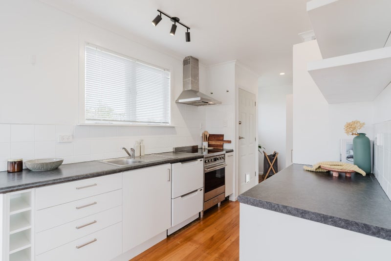 39 Garden Heights Avenue, Glenview, Hamilton - Carousel 2